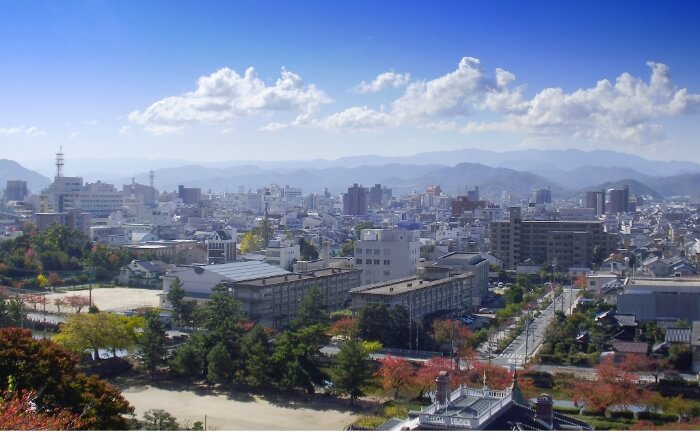 鳥取市に企業拠点を構えるための費用をさまざまな形で助成します。